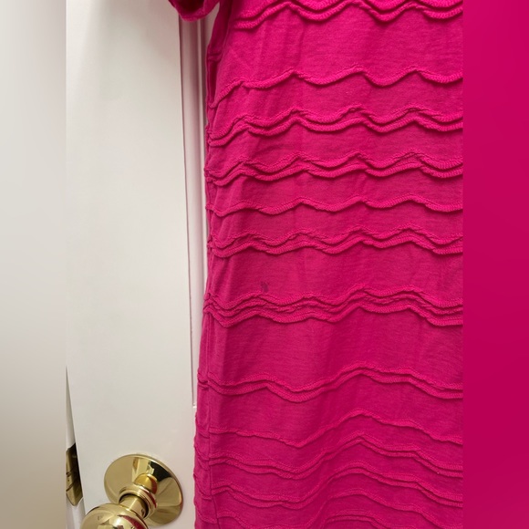 Mododoc Scalloped V-Neck Short Sleeve Tee Sz Large in Fuchsia Magenta - Picture 3 of 5